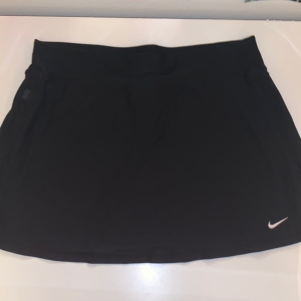 Black athletic Nike tennis/golf skirt/skort